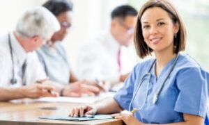 Cinco aceleradores essenciais para médicos recém-formados