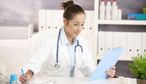 Certificado digital para profissionais da saúde é fundamental para agilizar os procedimentos médicos; saiba como solicitar gratuitamente